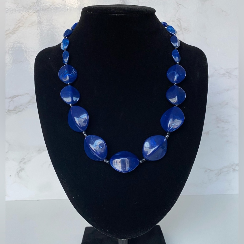 Women's Marbled Blue Beaded Necklace One Size